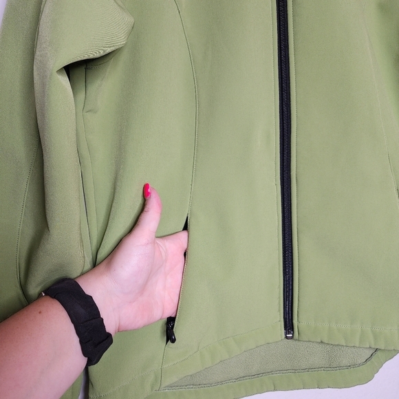 Black Diamond soft shell,  fleece lined green jacket. - Picture 7 of 17